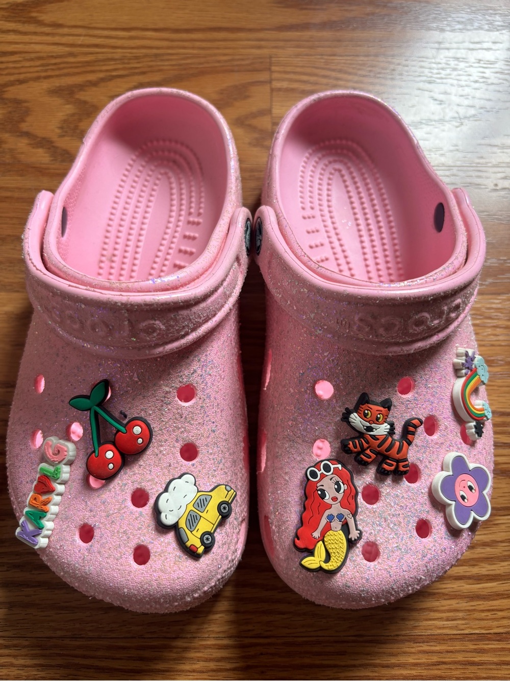 CROCS: Sparkling Pink Kids with Karol G Decorative Charms (removable charms)